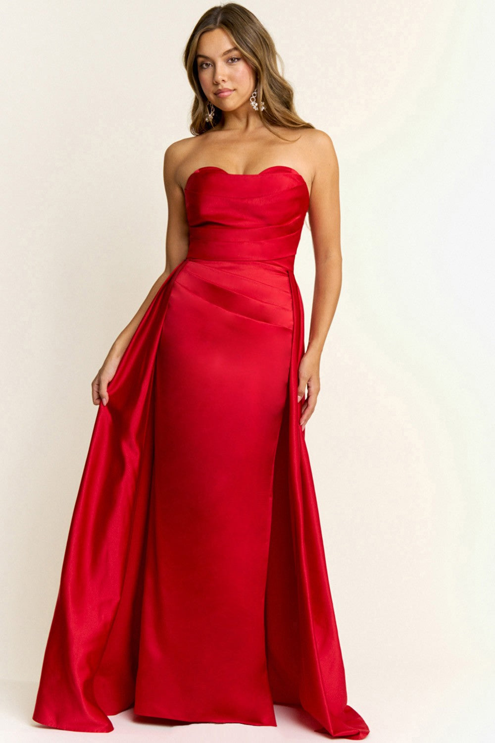 Robe longue à décolleté cœur avec superposition