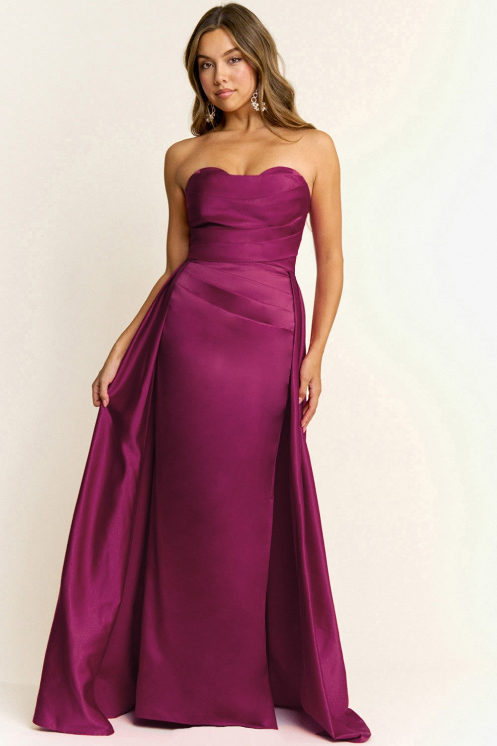 Robe longue à décolleté cœur avec superposition