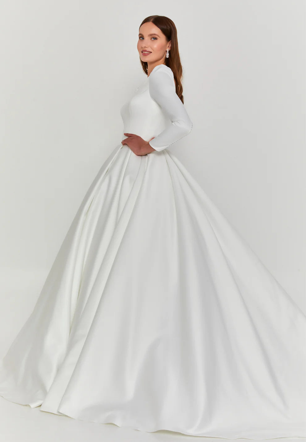 Robe de mariée longue en polyester à manches longues coupe classique