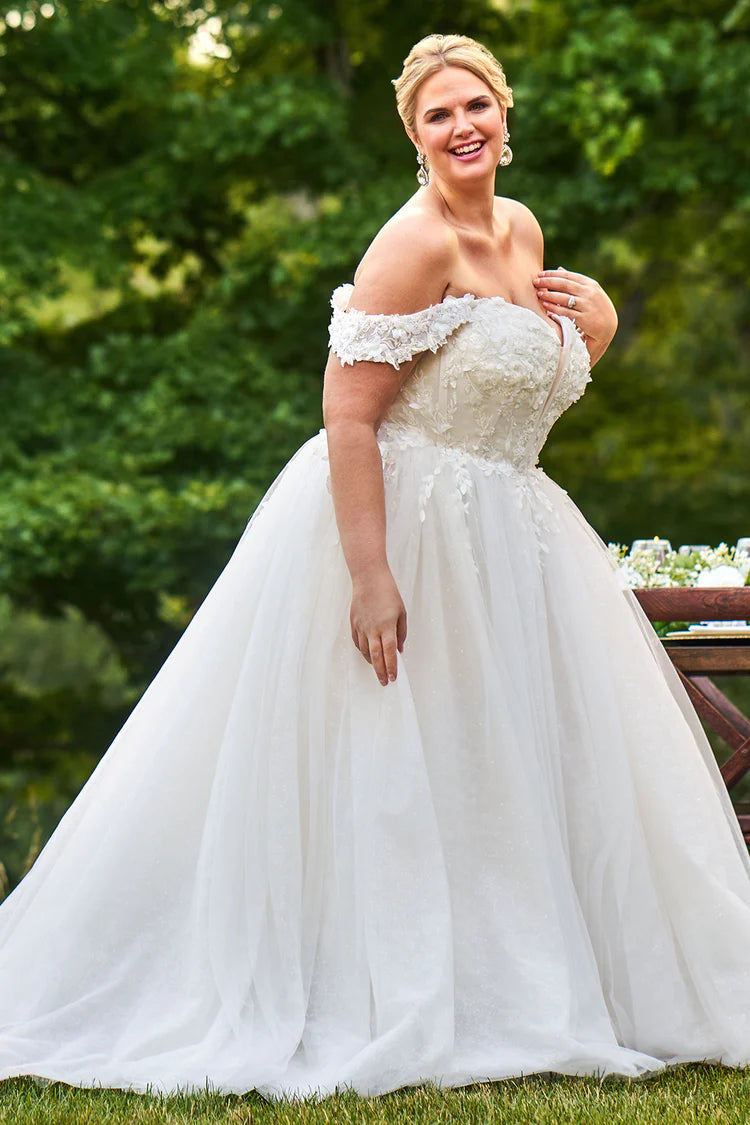 Detachable off-the-shoulder straps