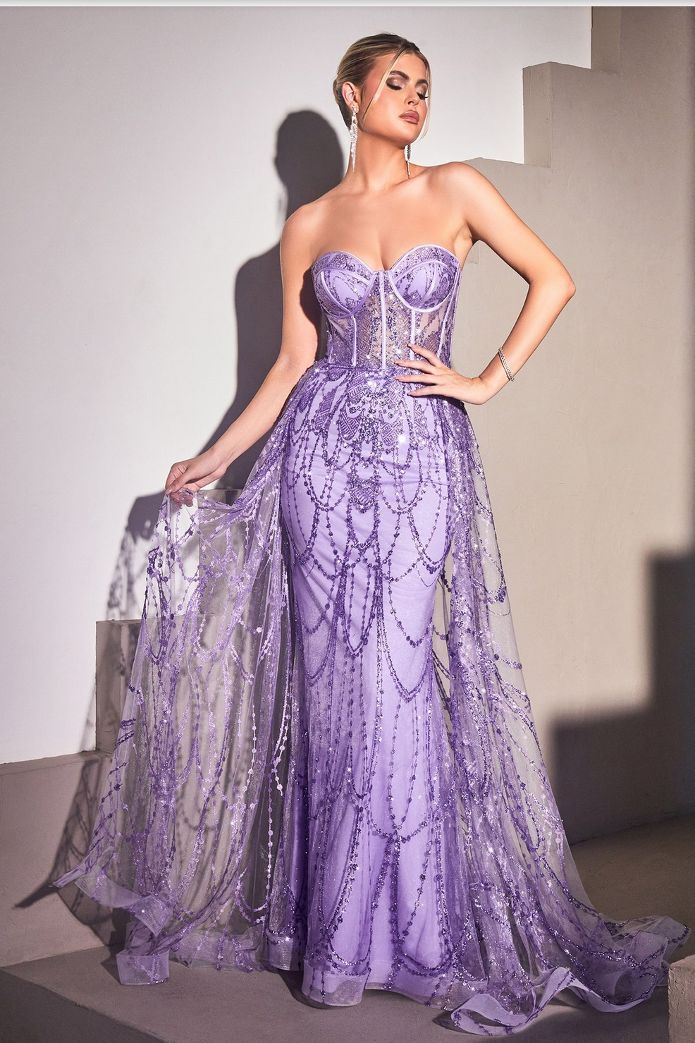 TRAPLESS LACE FITTED GOWN WITH OVER SKIRT