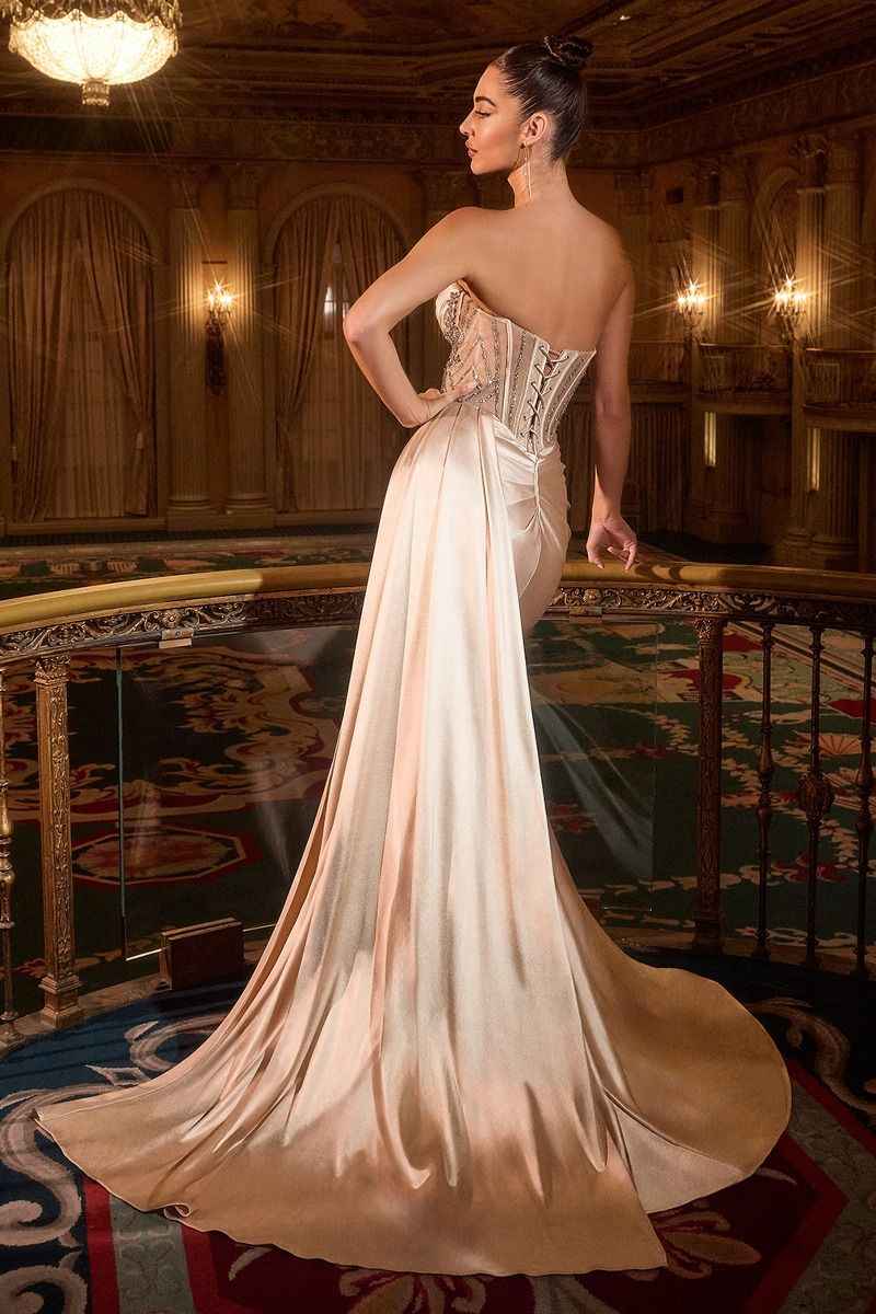 Strapless sweetheart neckline with side satin sash