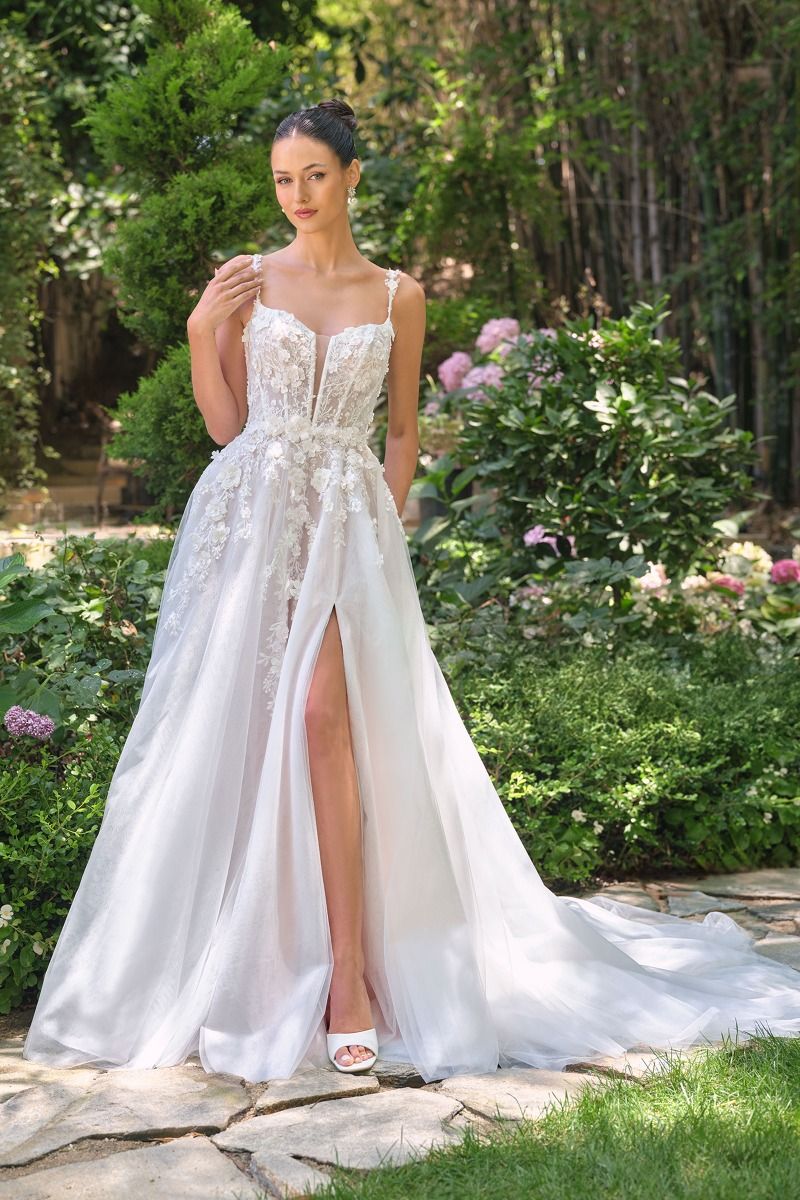 Appliqué de dentelle florale sur tulle superposé